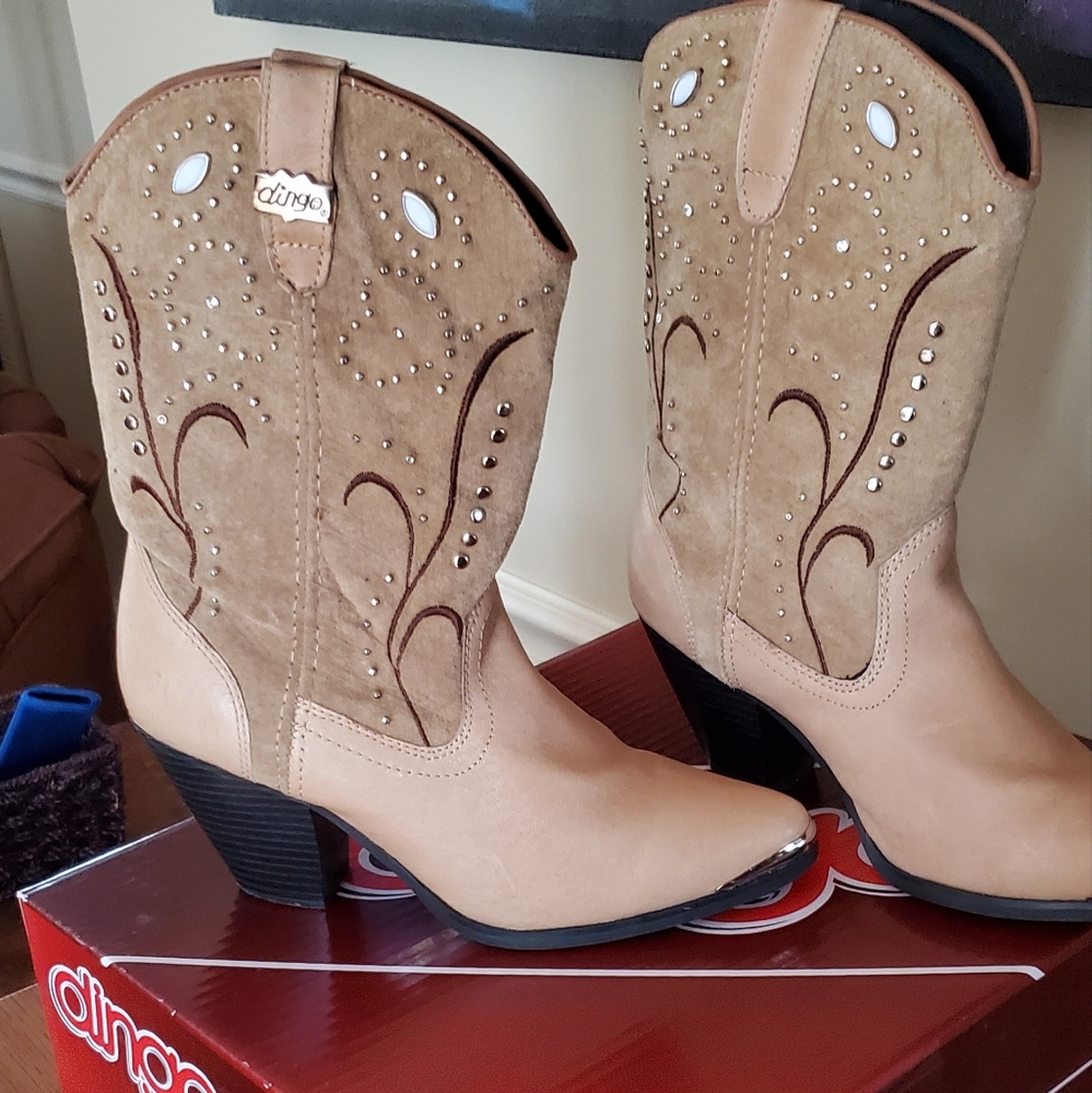 Dingo Womens Primerose Beige Cowboy, Western Boots Size 7 Medium (B, M)